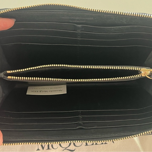 Alexander McQueen - Black Pebble
Leather Skull Zip-Around Oversized Wallet EUC - Picture 10 of 15